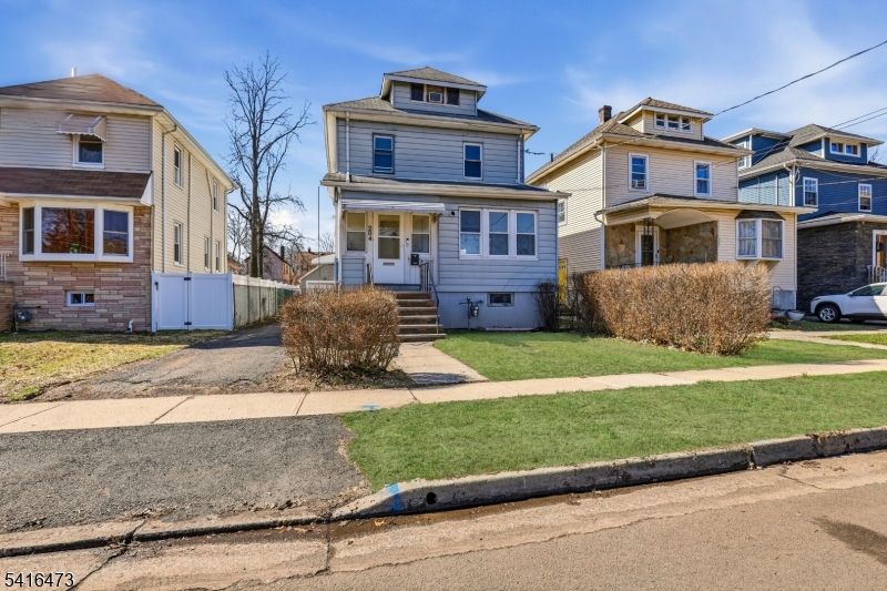 204 Pine St
