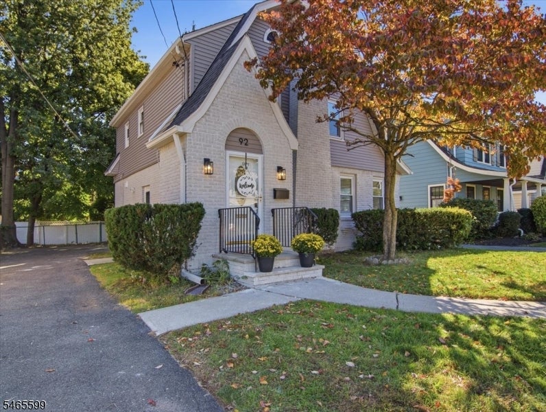 92 Mountain Ave