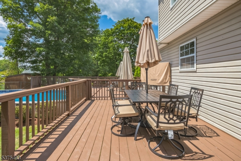 20 Elinora Dr