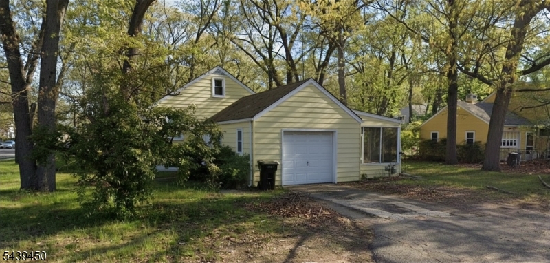 906 Englishtown Rd