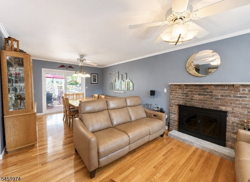32 Mountain Ave