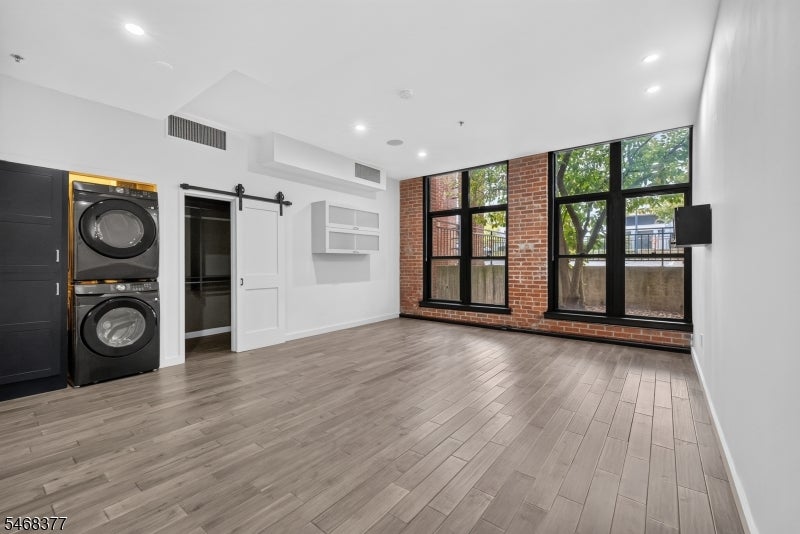 262 Main St 101