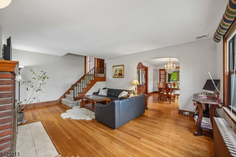 8 Brookside Pl