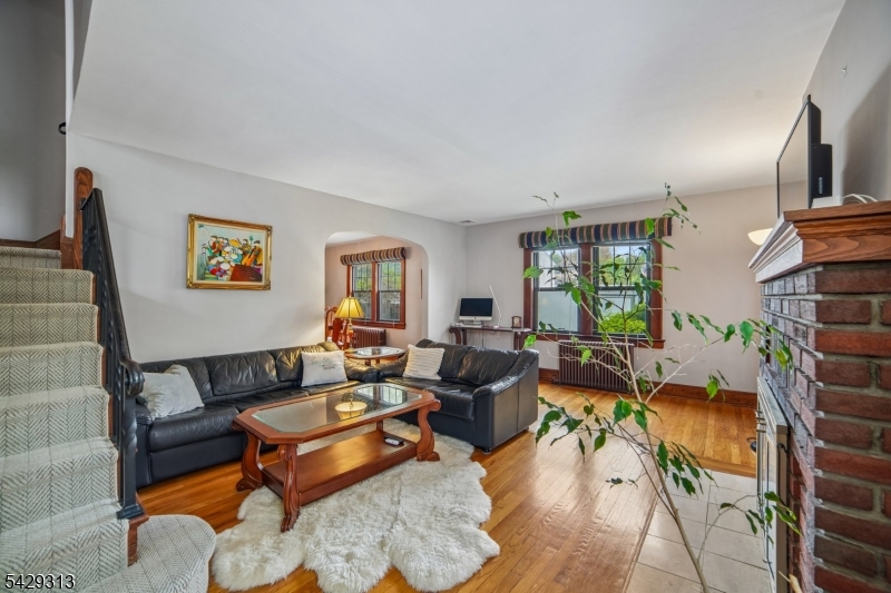 8 Brookside Pl