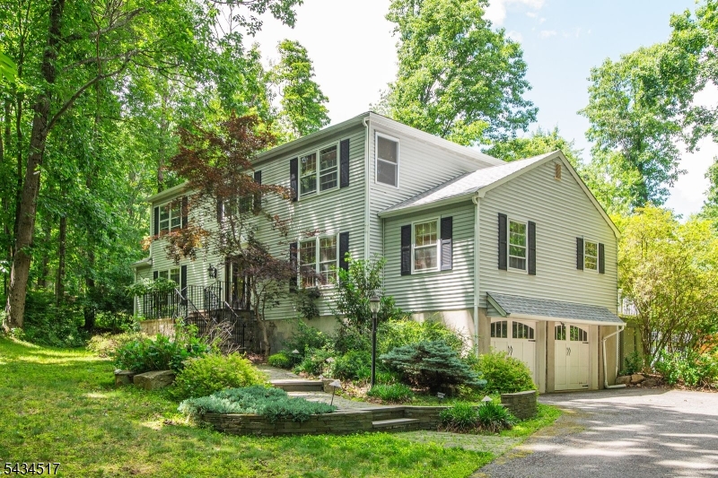 4 Redwood Way