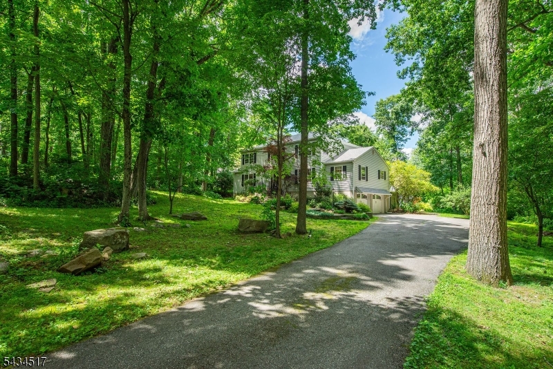 4 Redwood Way