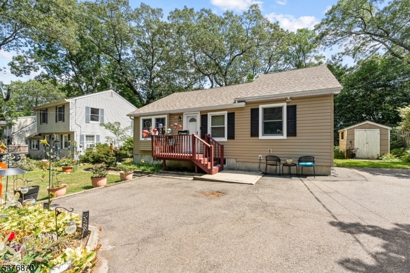 12 Iroquois Trl