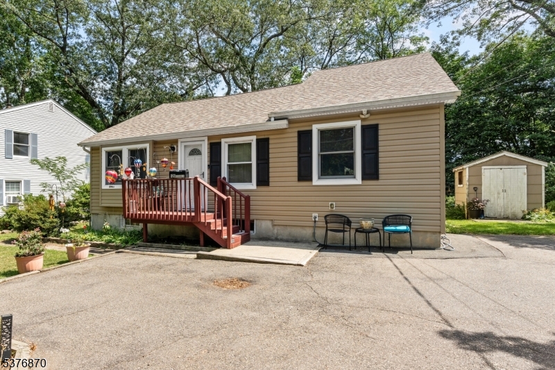 12 Iroquois Trl