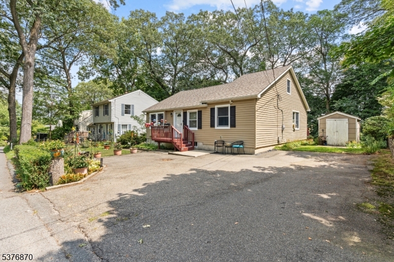 12 Iroquois Trl
