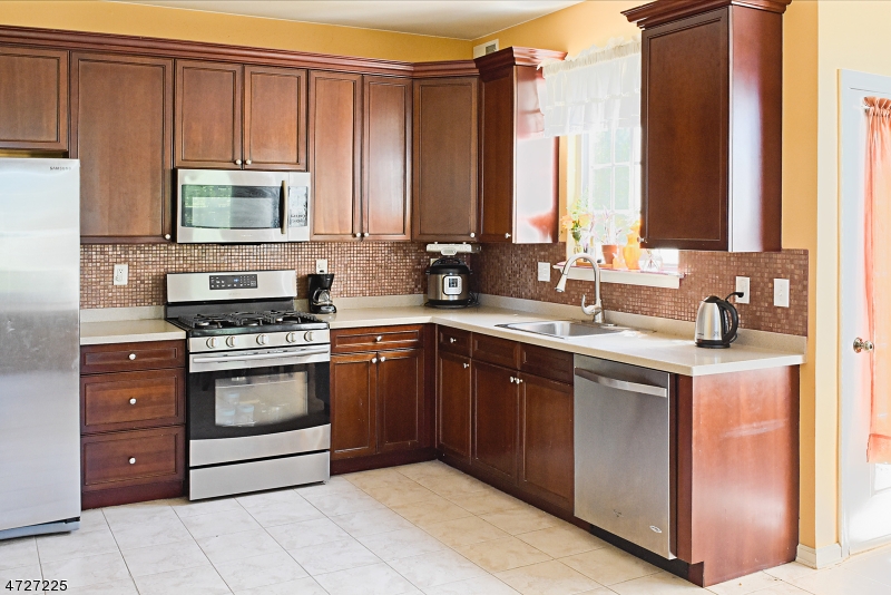 31 Winding Hill Dr