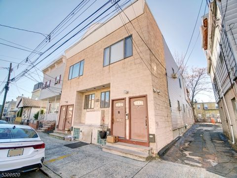 32 W 19Th St Bayonne City NJ 07002