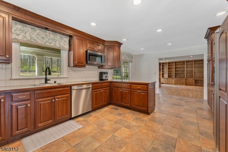 64 Lindbergh Rd