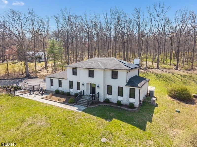 64 Lindbergh Rd
