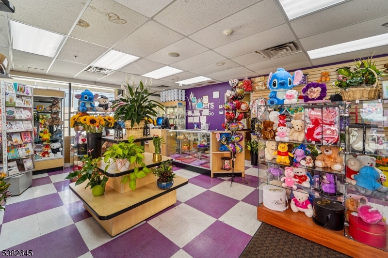 343 Monroe St