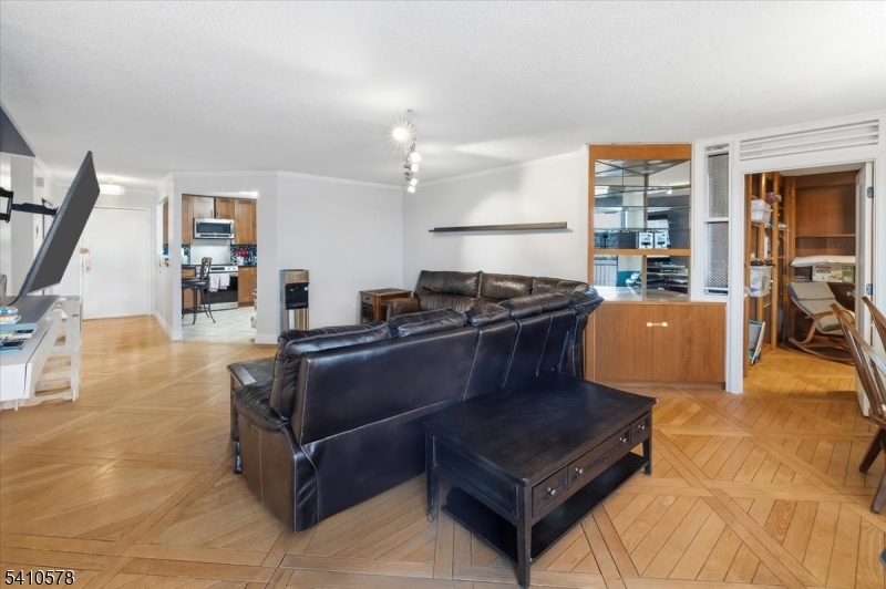 2208 Harmon Cove Tower