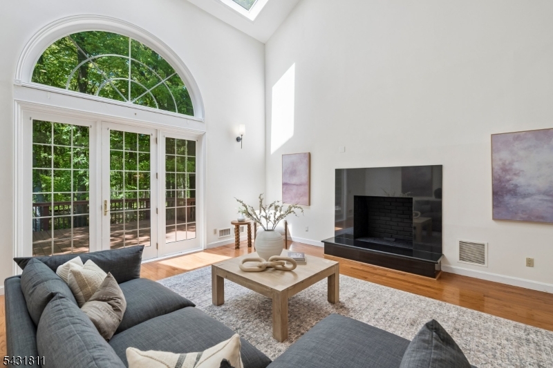 45 Jenks Hill Rd