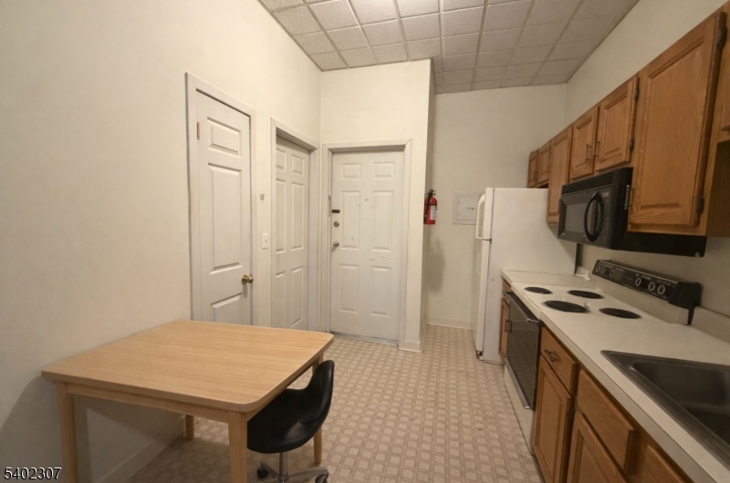 2 E Washington Ave 2C