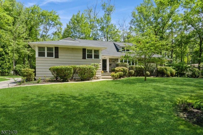 1988 Dogwood Dr