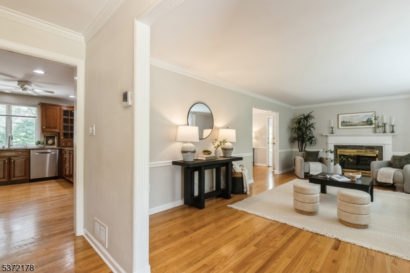 1988 Dogwood Dr