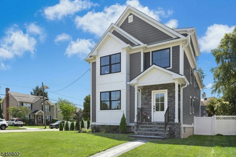 28 Pershing Ave