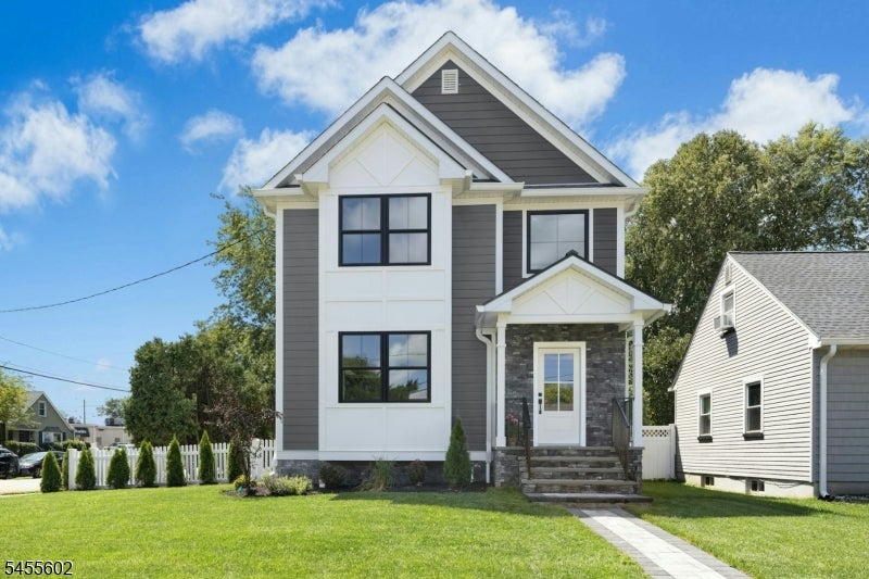 28 Pershing Ave