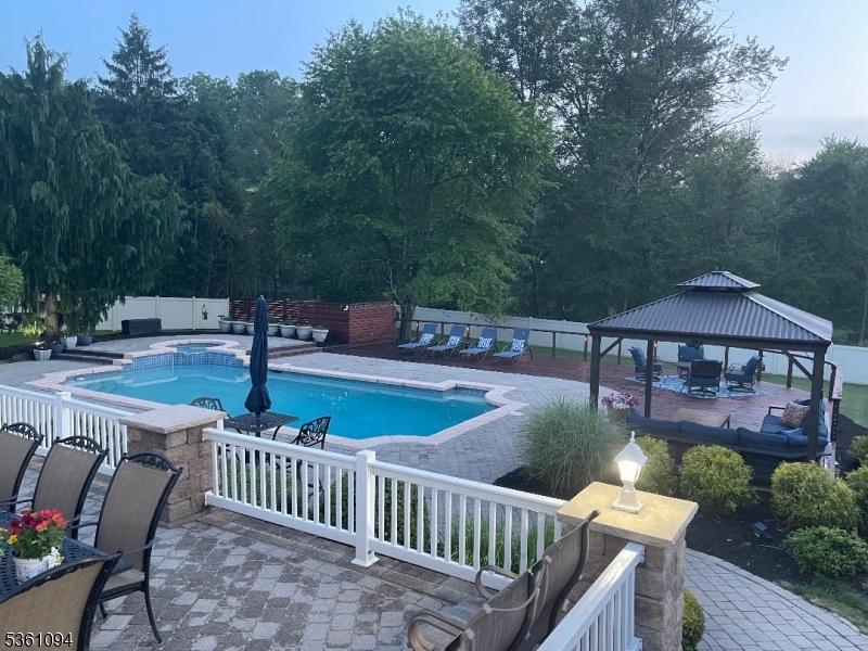 3 Manor Dr