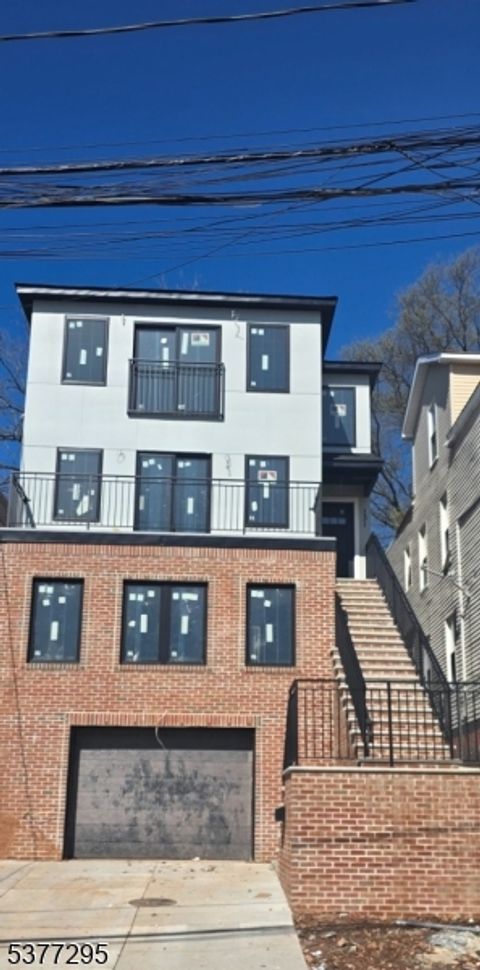 131 Hedden Ter Newark City NJ 07108