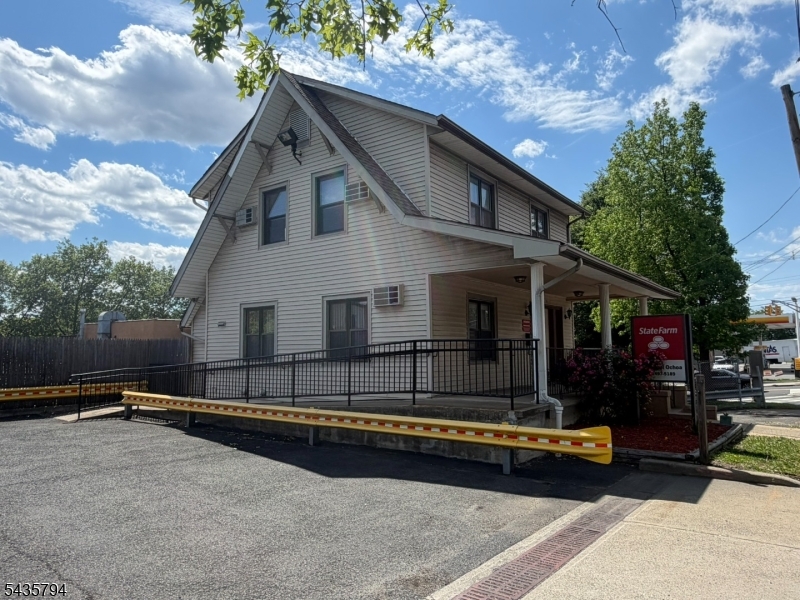 17 Winant Ave