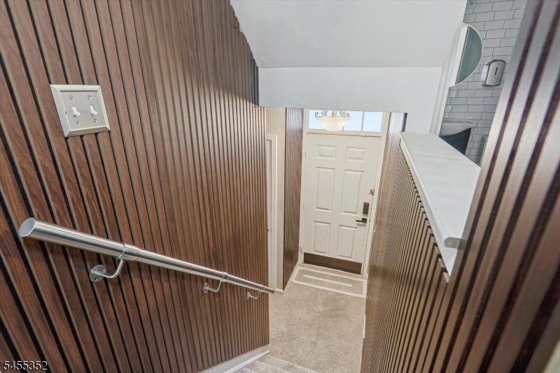17 Rushmore Ln