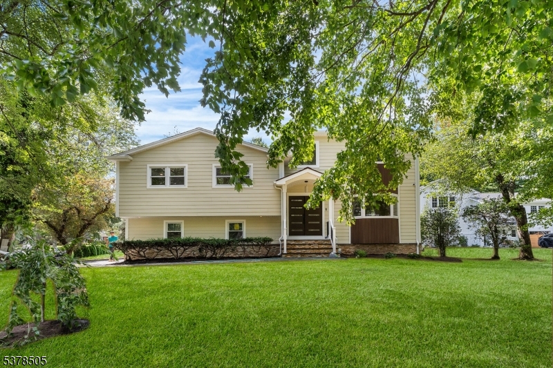 4 Bromley Ct