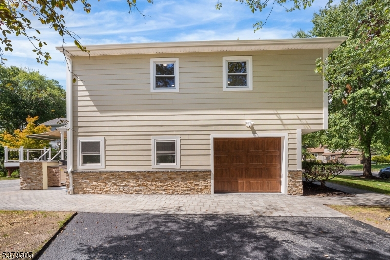 4 Bromley Ct