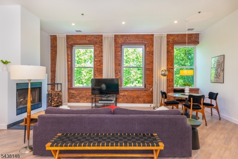 260 Main St 313