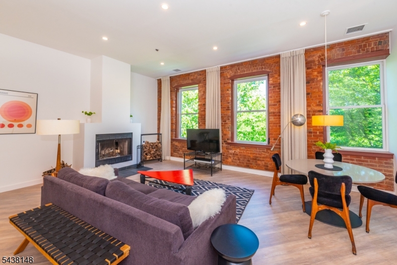 260 Main St 313