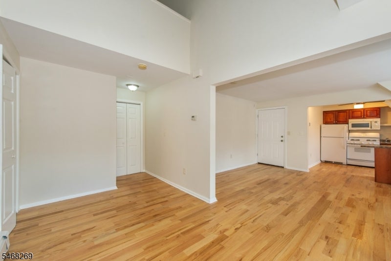 548 Franklin Ave 1