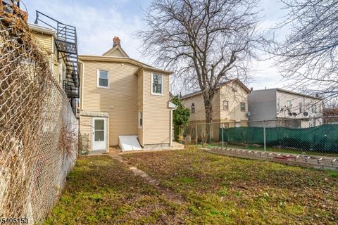 322 Court St Elizabeth City NJ 07206