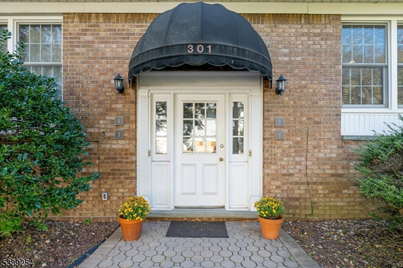 301 Claremont Ave 1