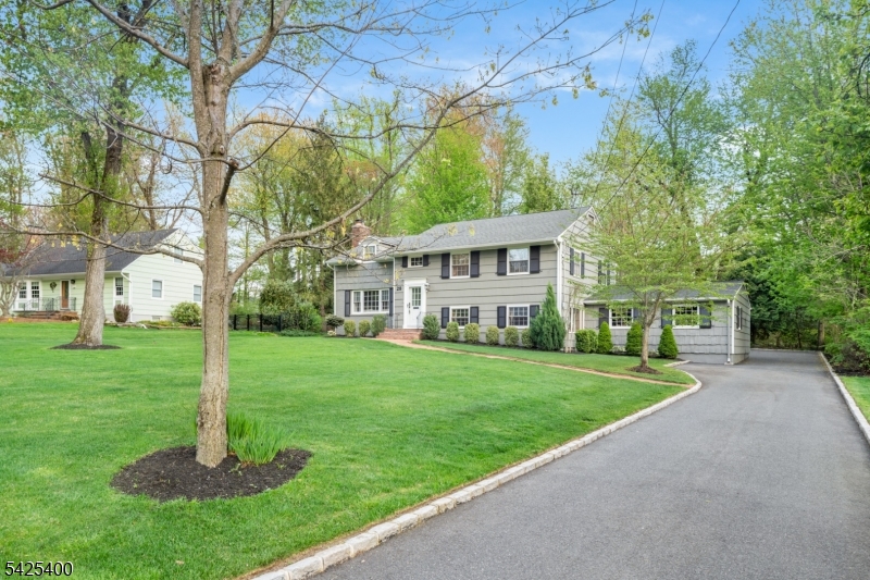 28 Spring Ridge Dr