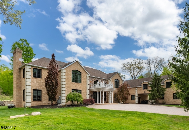 305 Green Rd