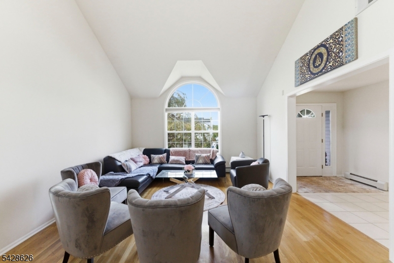 30 Elinora Dr