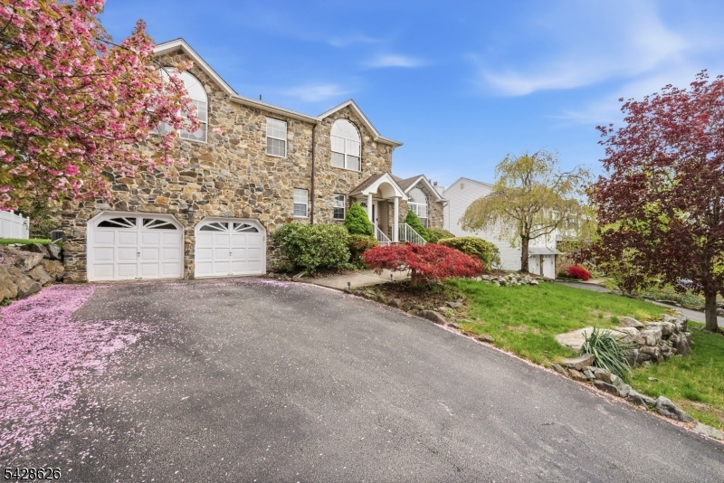 30 Elinora Dr