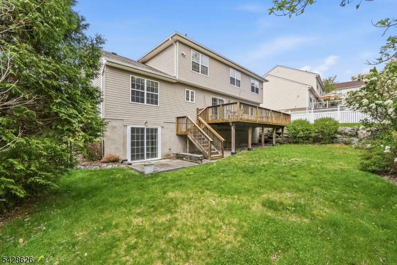 30 Elinora Dr