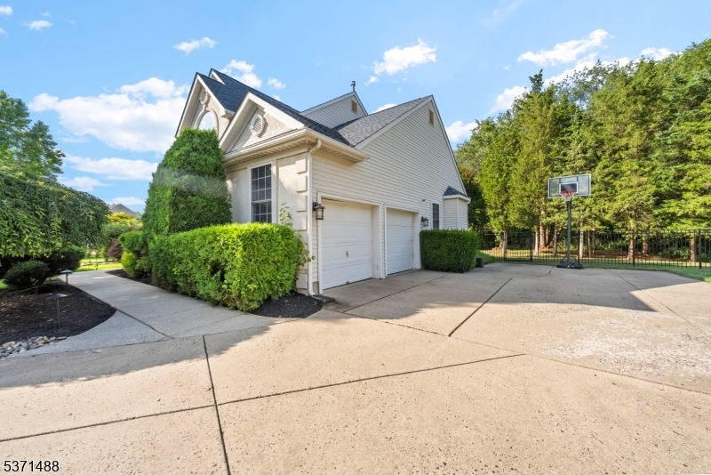 38 Margaret Dr