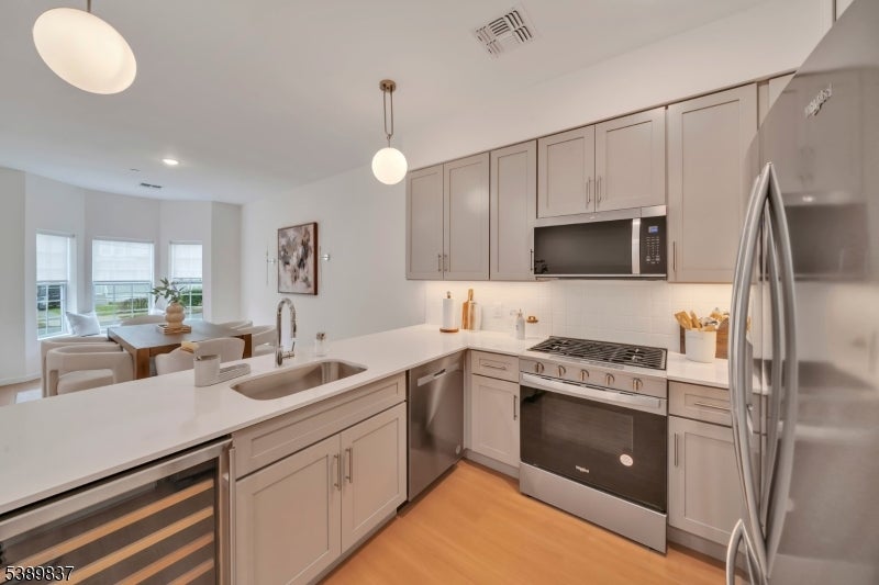 70 Ridgedale Ave 102
