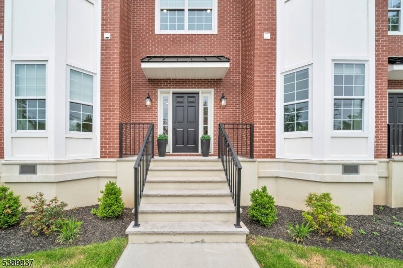 70 Ridgedale Ave 102