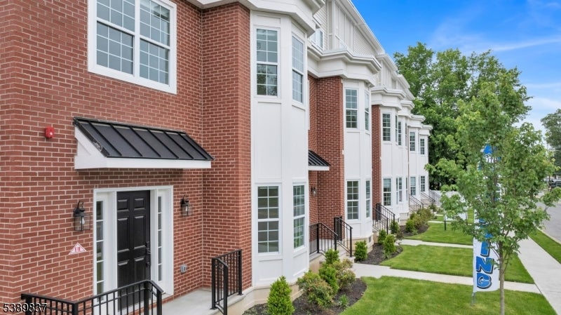 70 Ridgedale Ave 102
