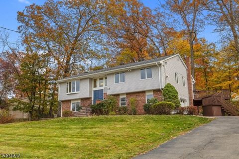 Photo of 16 Dogwood Trl, Randolph, NJ 07869 (MLS # 3995517)