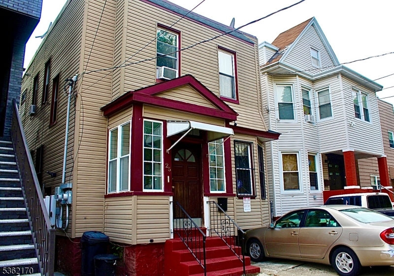 25 Romaine Ave APT 2