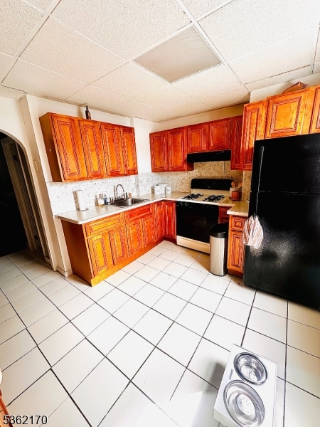 25 Romaine Ave APT 2
