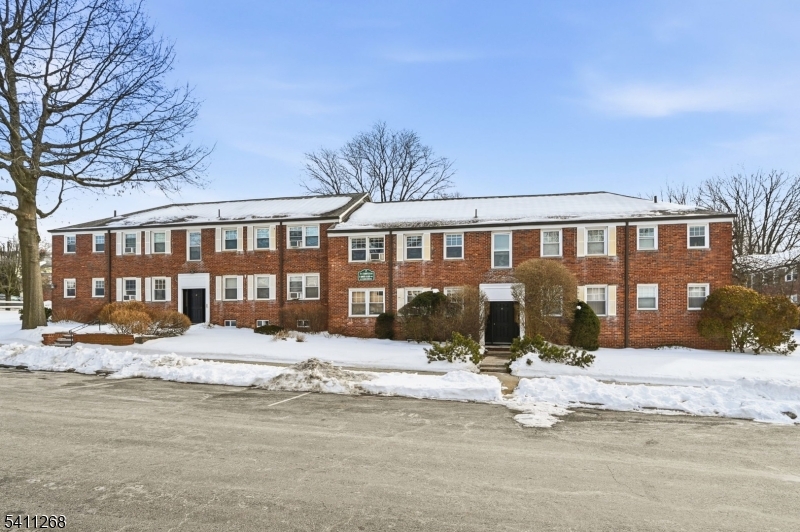 349 Bloomfield Ave 18