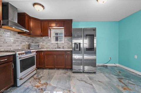 21 Helen Moonachie Boro NJ 07074